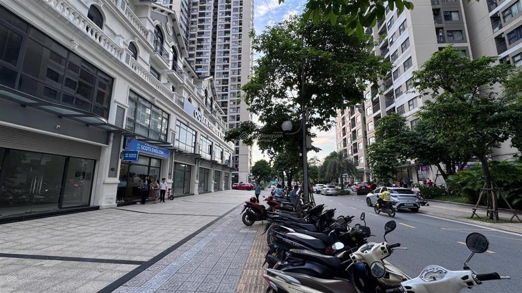 Shophouse 5 tầng, 600m2 sử dụng giá chỉ 300k/m2 kđt 130.000 cư dân