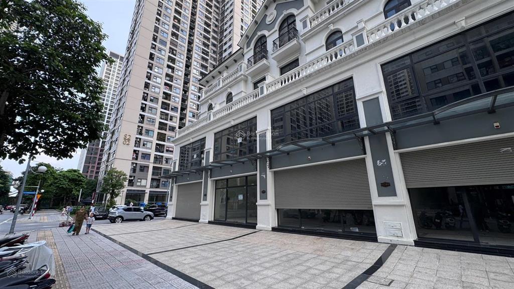 Shophouse 5 tầng, 600m2 sử dụng giá chỉ 300k/m2 kđt 130.000 cư dân