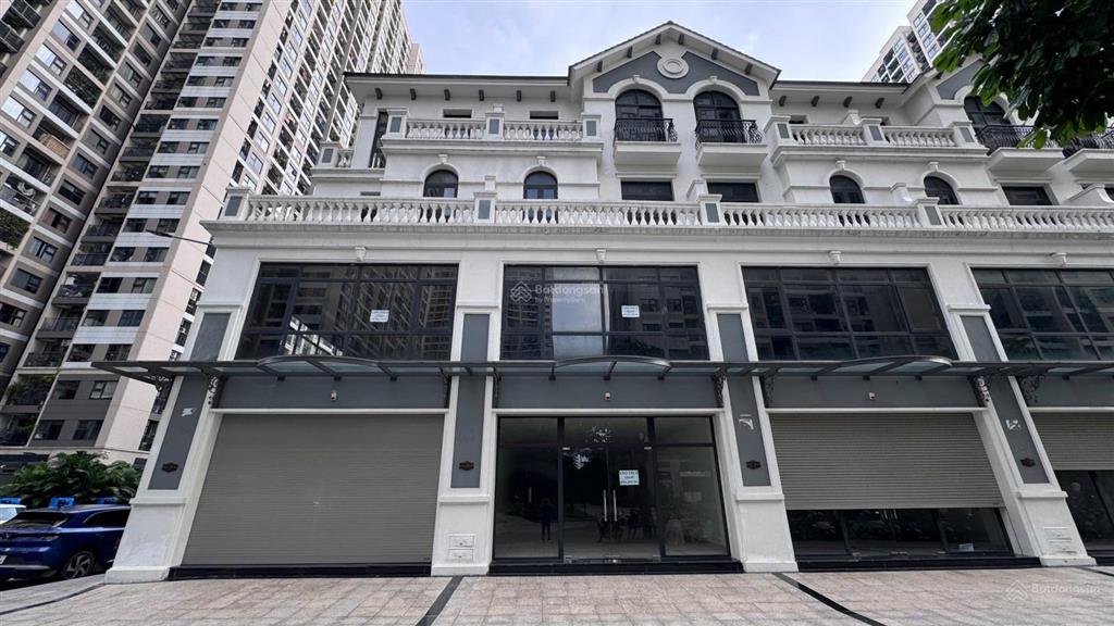 Shophouse 5 tầng, 600m2 sử dụng giá chỉ 300k/m2 kđt 130.000 cư dân