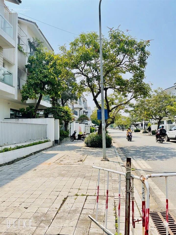 Biệt thự sol lake villa 222m căn góc siêu hiếm vị trí đẹp giá 33 tỷ cơ hội đầu tư hấp dẫn.