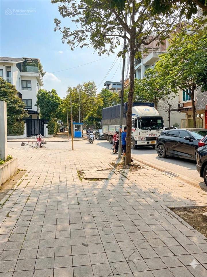 Biệt thự sol lake villa 222m căn góc siêu hiếm vị trí đẹp giá 33 tỷ cơ hội đầu tư hấp dẫn.