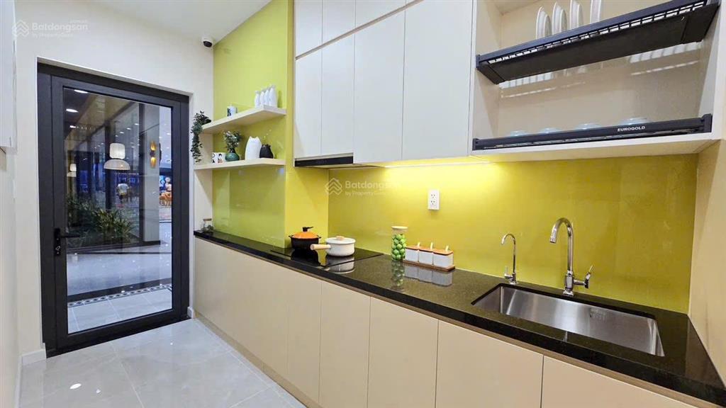 Chỉ 157 triệusở hữu căn hộ "view triệu đô" giữa quảng trường đa tầng và cầu kính
