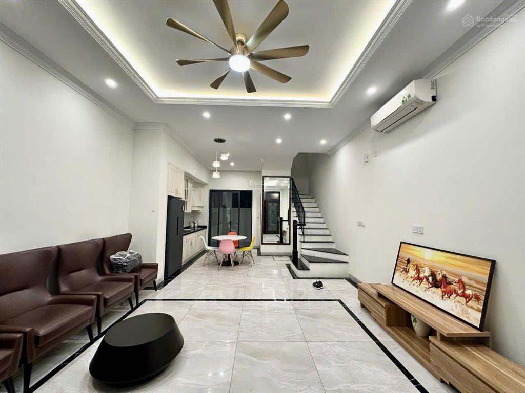 San hô 60m²  tây bắc  hoàn thiện 5 tầng  có sổ đỏ  thu về 9.6 tỉ