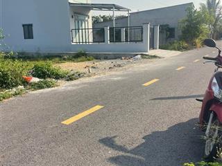 Đất thổ cư, mặt đường nhựa dt hơn 200m thổ cư 100m