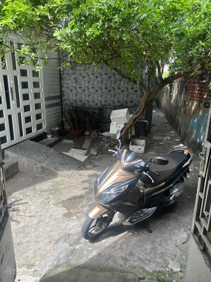 Chính chủ bán đất 85m2. tặng dãy trọ 6 phòng. đc 500/ lê đức thọ, p17, gv. dt 4 x 20m nở hậu