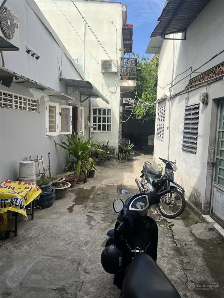 Chính chủ bán đất 85m2. tặng dãy trọ 6 phòng. đc 500/ lê đức thọ, p17, gv. dt 4 x 20m nở hậu