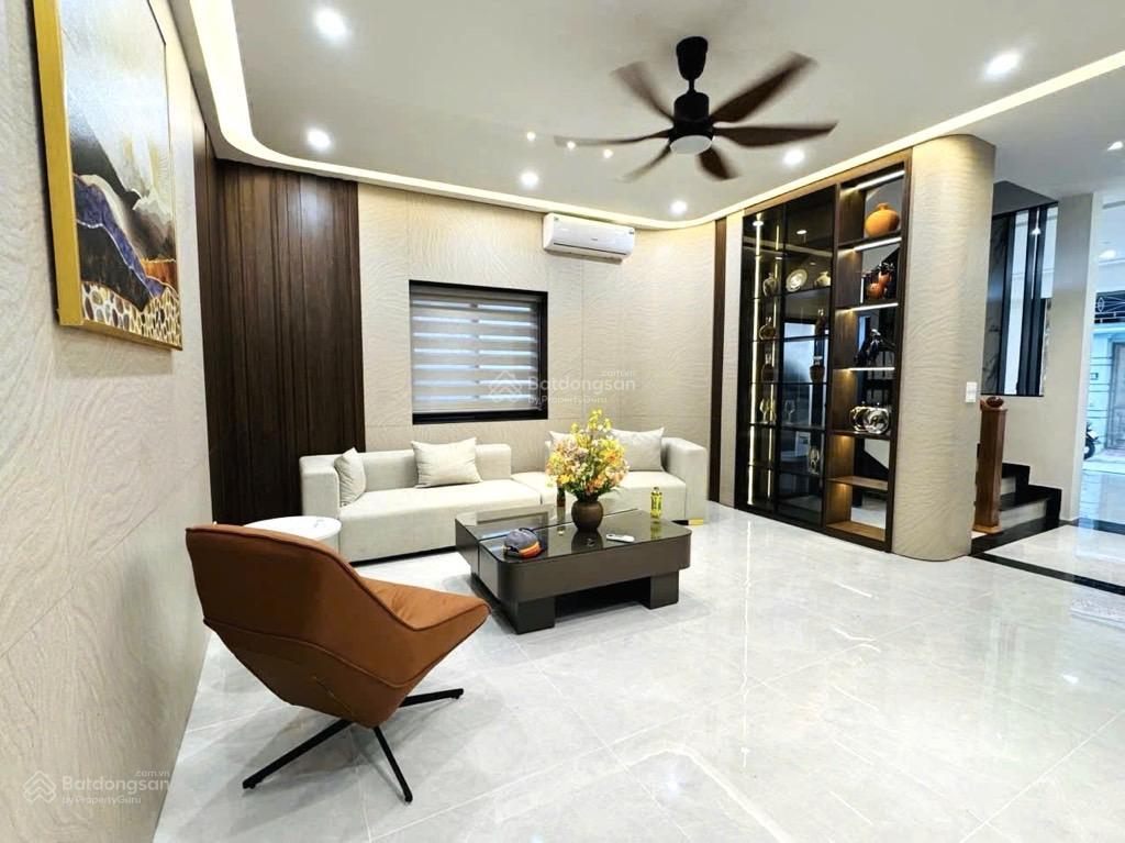 8,1 tỷ nhà riêng hồ đền lừ, hm giá tốt trong khu vực  48m 4t 4pn  ngõ thông ô tô đỗ cổng
