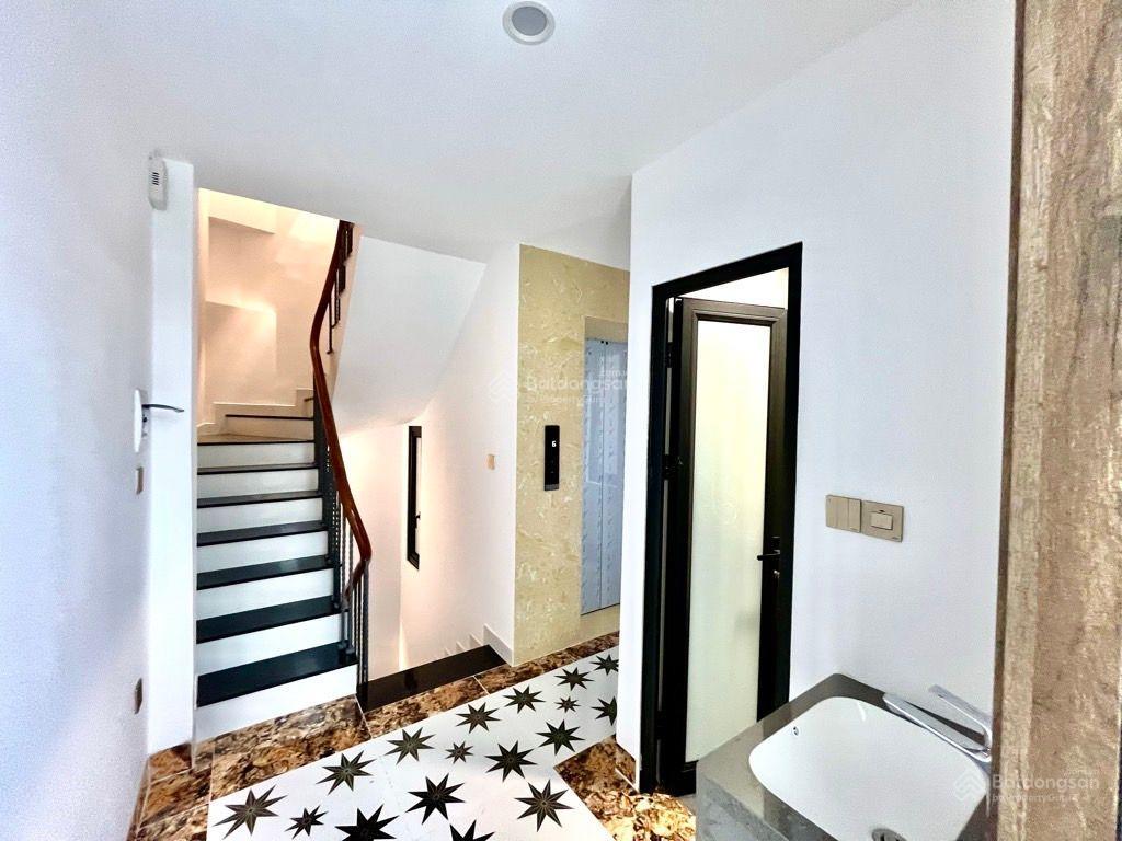 Minh khai  hai bà trưng  40m2 xây mới thang máy  lô góc  ô tô gần  9 tỷ
