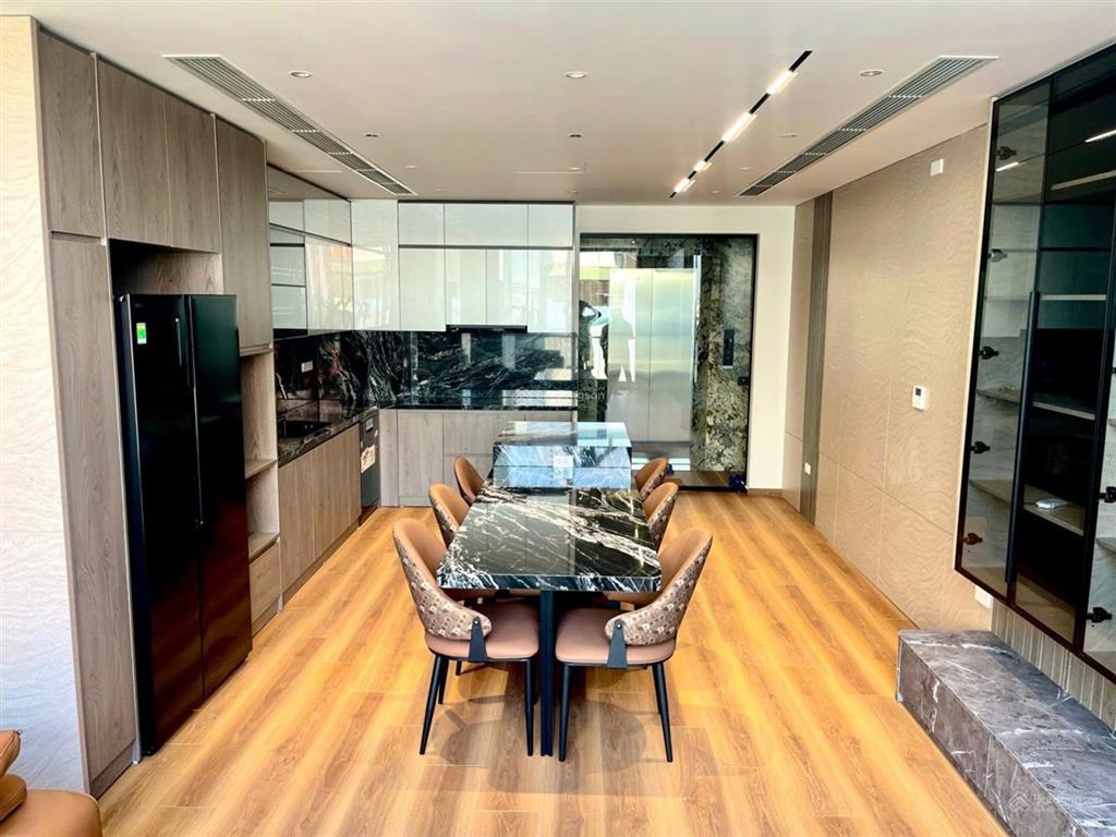 Hàng hiếm hai bà trưng, 60m2  7 tầng thang máy, ô tô tránh, vỉa hè rộng, 22 tỷ