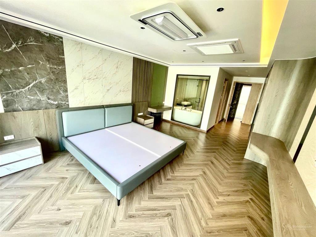Hàng hiếm hai bà trưng, 60m2  7 tầng thang máy, ô tô tránh, vỉa hè rộng, 22 tỷ