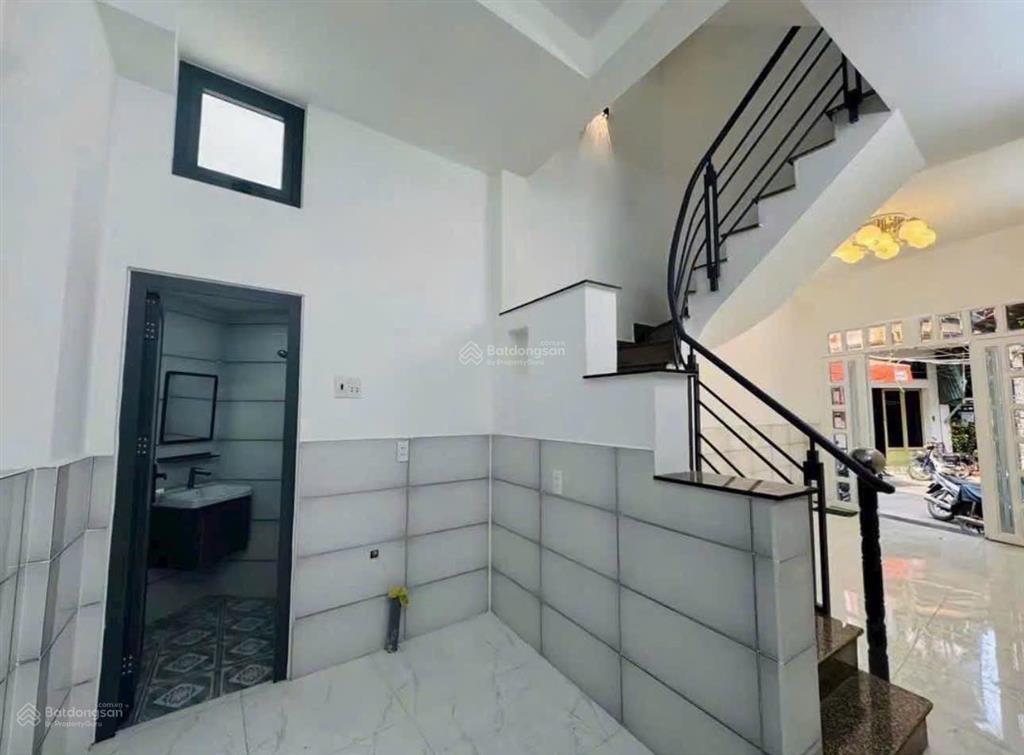 Ngộp bank bán nhà hẻm nguyễn xí