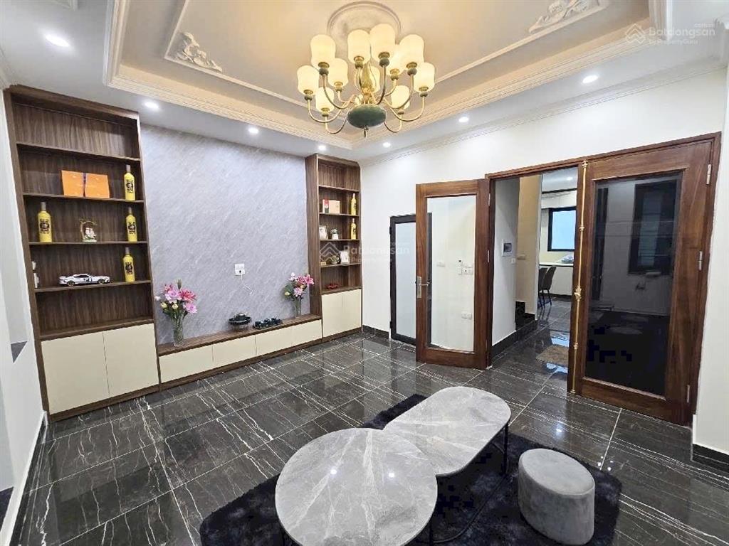 Oto 7 chỗ vào nhà tặng full nội thất 5 tầng thang máy vài bước ra phố nguyễn khánh toàn, cầu giấy
