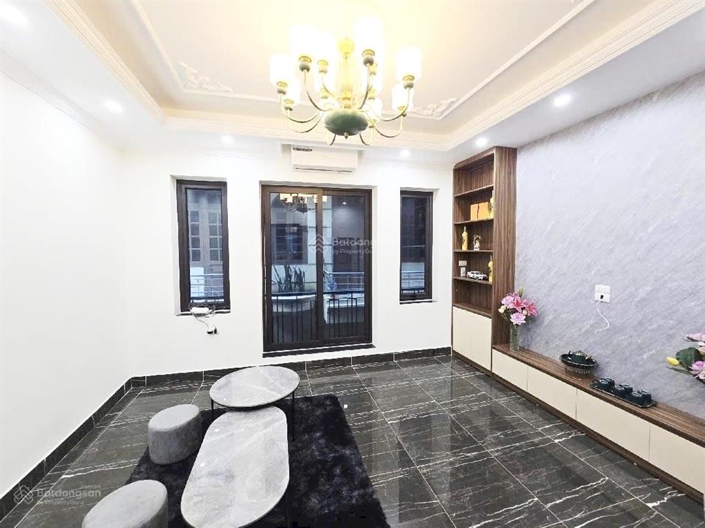 Oto 7 chỗ vào nhà tặng full nội thất 5 tầng thang máy vài bước ra phố nguyễn khánh toàn, cầu giấy