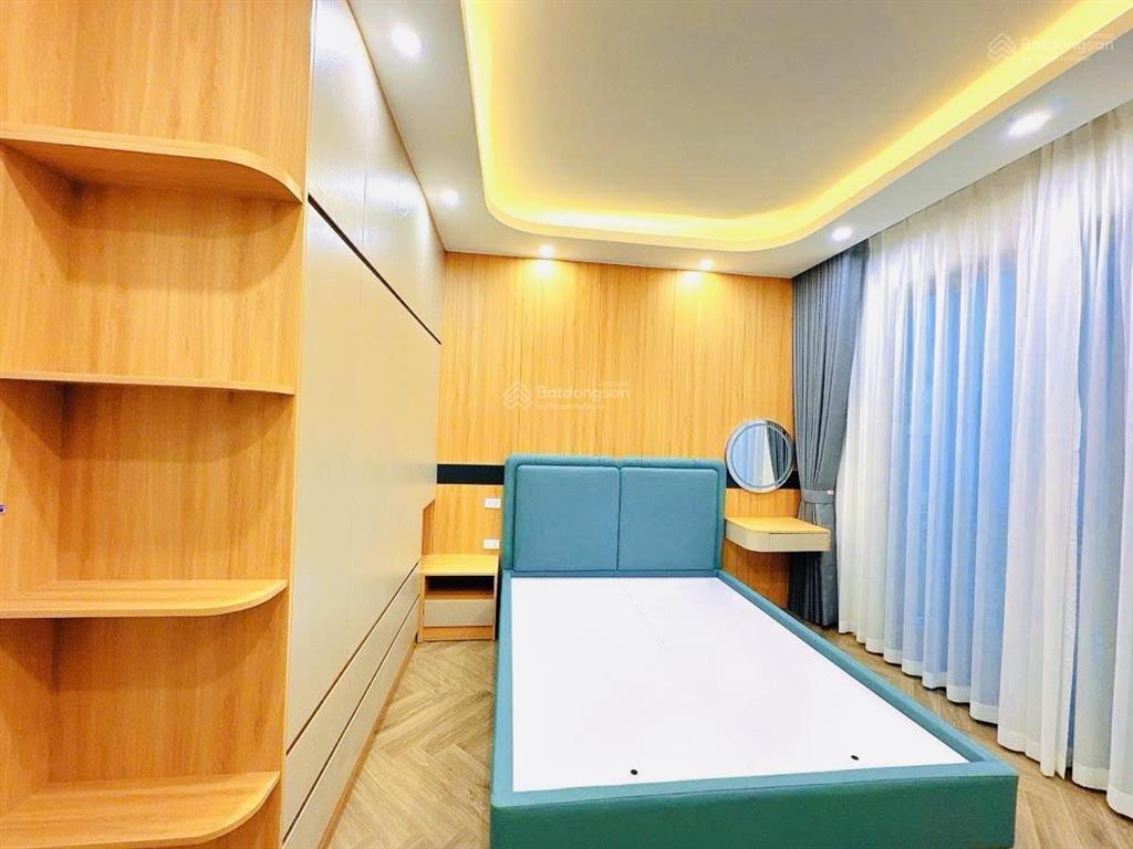 Bán nhà 7 tầng thang máy ô tô vào nhà hoàng quốc việt 57m x mt 4.3m tặng full nội thất đẳng cấp