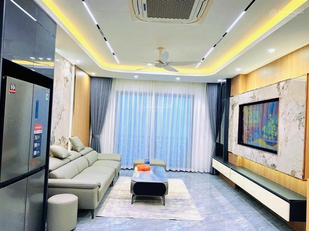 Bán nhà 7 tầng thang máy ô tô vào nhà hoàng quốc việt 57m x mt 4.3m tặng full nội thất đẳng cấp
