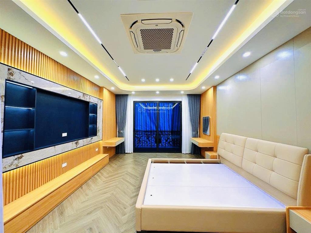 Bán nhà 7 tầng thang máy ô tô vào nhà hoàng quốc việt 57m x mt 4.3m tặng full nội thất đẳng cấp
