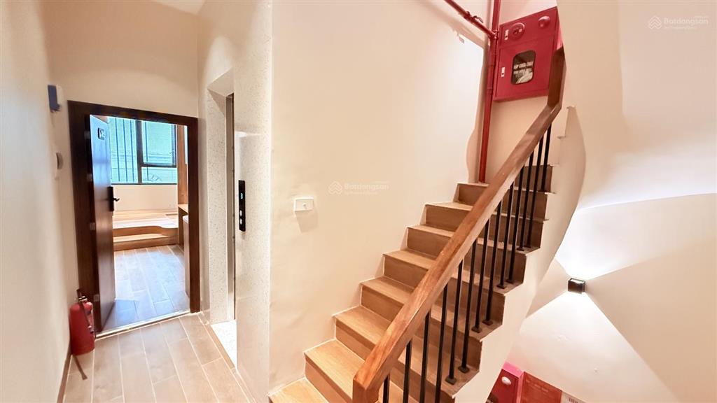 Toà dòng tiền yên hoà 48m2 6 tầng thang máy 30m thẳng ra phố 10 căn hộ decor phong cách nhật bản