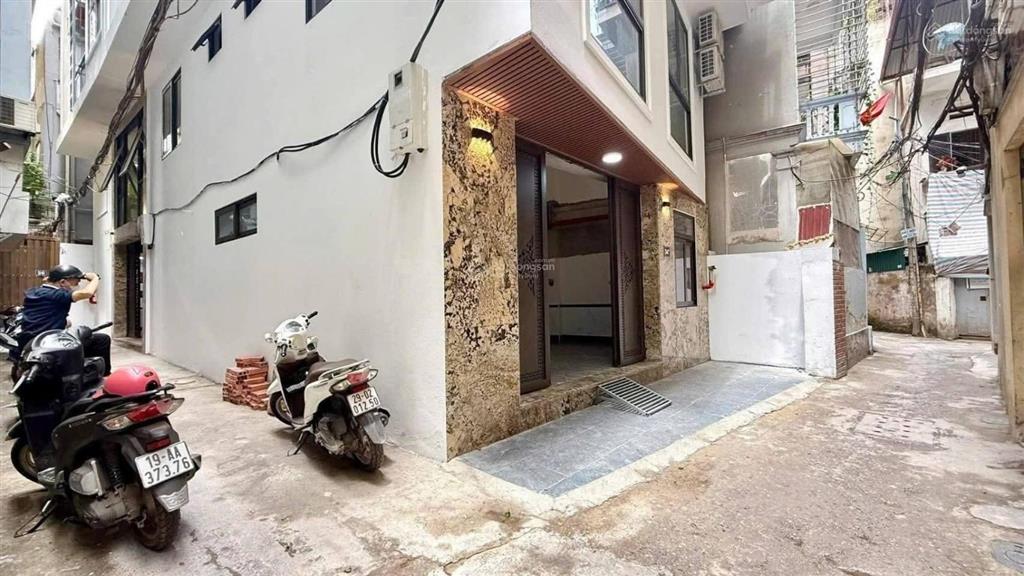 Bán tòa dòng tiền láng hạ 21 phòng full đồ ngõ thông gần phố 7 tầng thang máy dòng tiền 100tr/tháng