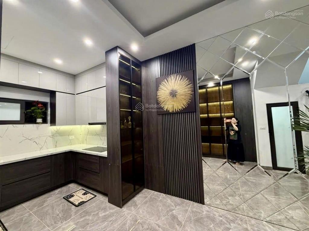 Bán nhà khâm thiên 56m 5 tầng thang máy ngõ thông gần phố đầy đủ nội thất công năng