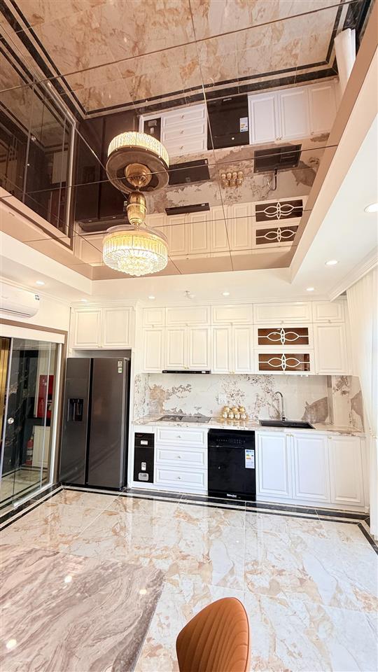 Bán nhà mặt phố đại la 7 tầng thang máy 40m thông sàn kinh doanh tặng nội thất xịn có pccc không qh