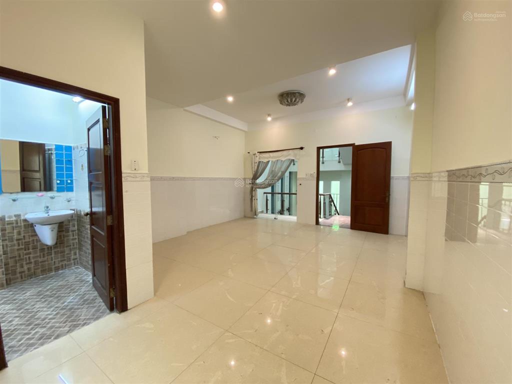 Mặt tiền đường lê thị chợ, liền kề phú mỹ hưng quận 7, diện tích 151.2m2, 4 tầng, 6pn 5wc kiên cố