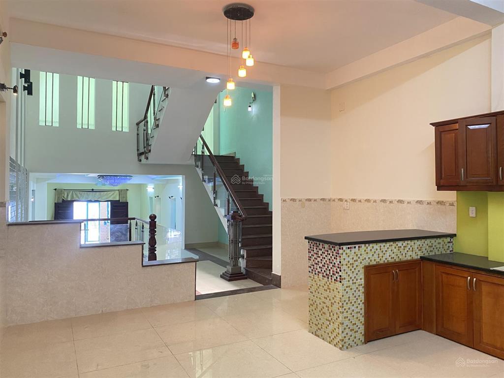 Mặt tiền đường lê thị chợ, liền kề phú mỹ hưng quận 7, diện tích 151.2m2, 4 tầng, 6pn 5wc kiên cố