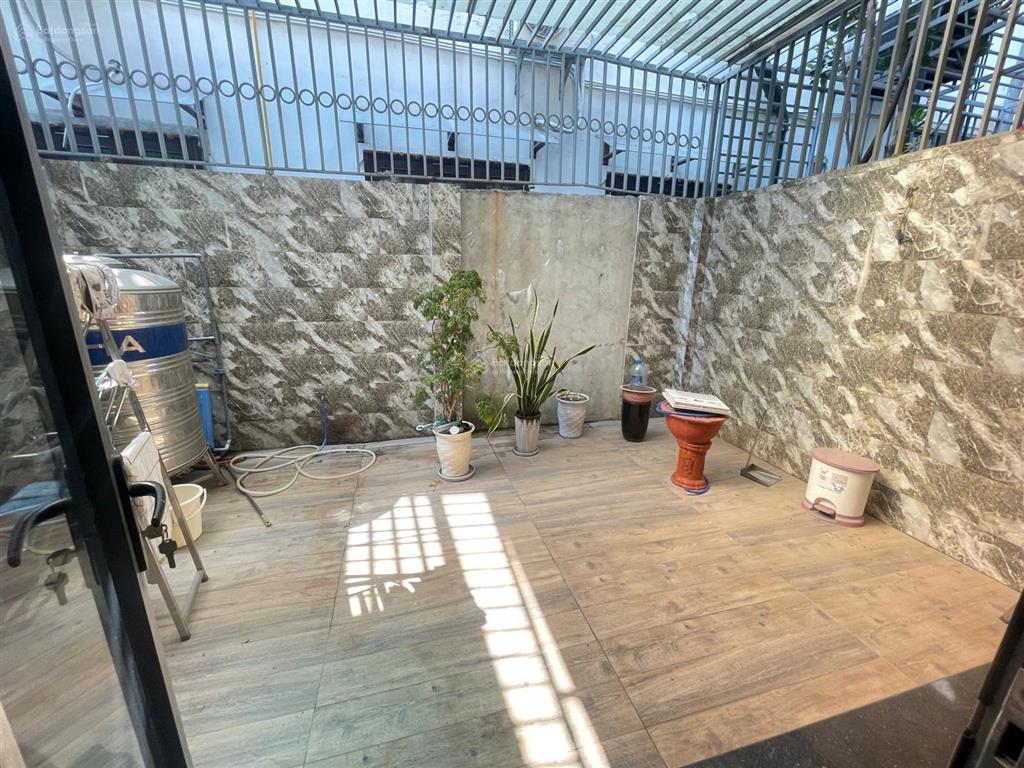 Bán shophouse halla gồm 4 tầng, thị trường 25 tỷ, nay bán 20 tỷ