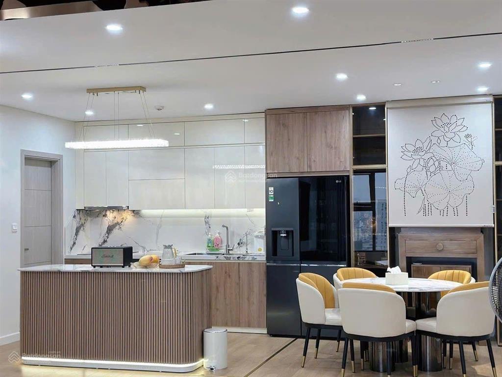 Bán căn hộ la casta văn phú 117m diện tích 117m/3pn/2vs  giá 9,5 tỷ.