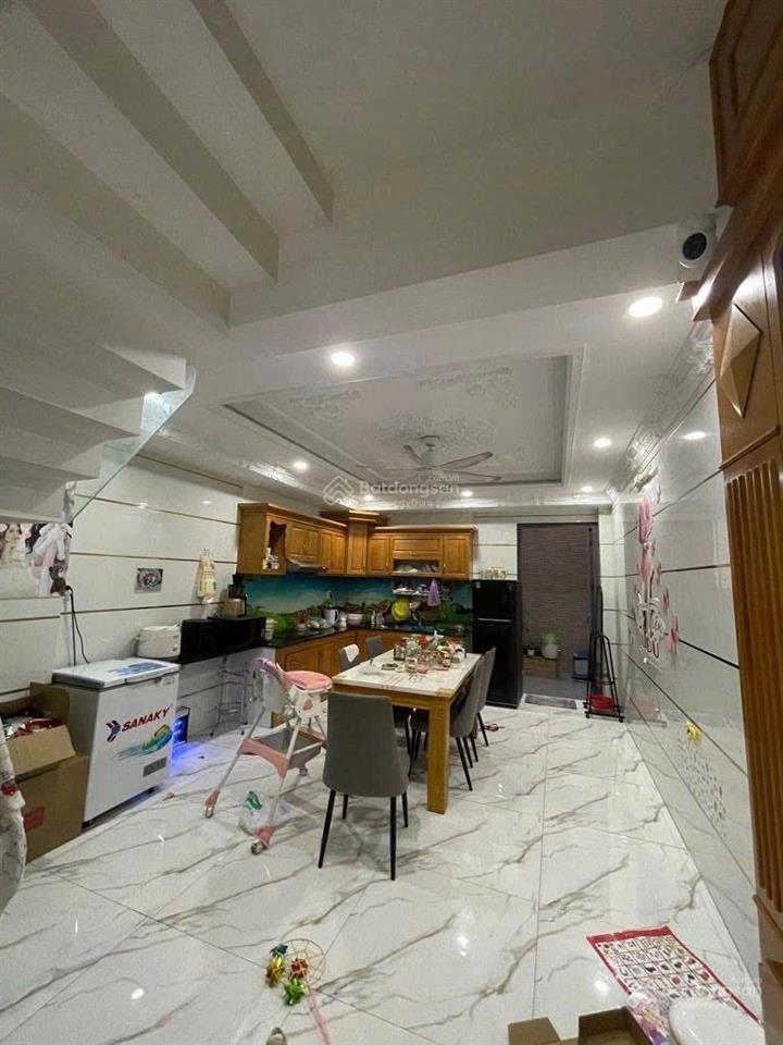 6 tỷ 7  4 tầng  lý phục man q7  dt 85m2 (5,3 x 16)m  hẻm taxi quay đầu  không ngập