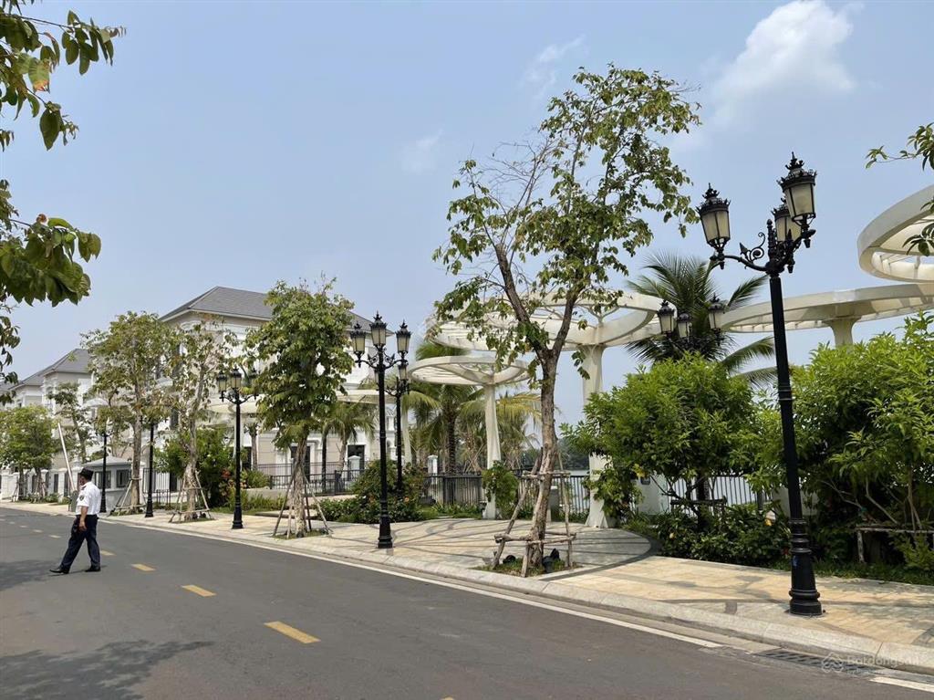 Đại hạ giá 7 tỷ bán gấp biệt thự đơn lập view sông v3 vinhomes grand park q9