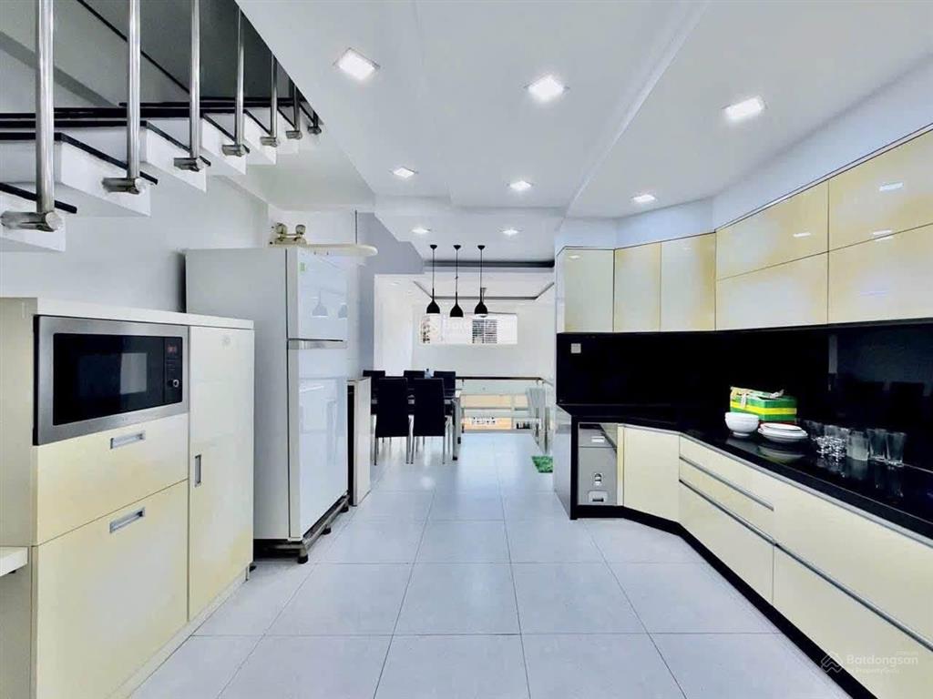 5.x tỷ nhà 4 tầng lý phục man, hẻm thông xe tải, chủ gấp bán