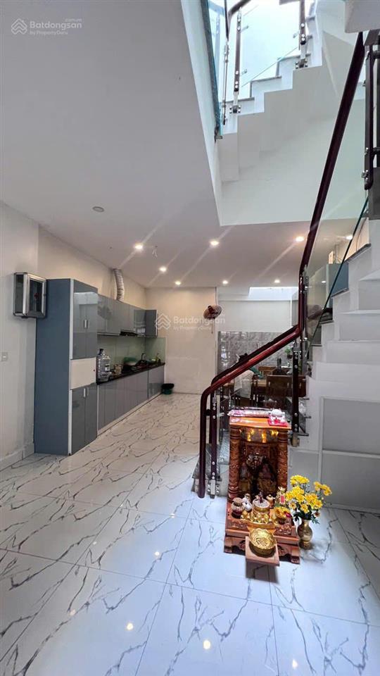 Nhà đường hoàng văn thụ, tân bình, 1 trệt 2 lầu, 4pn, 4wc