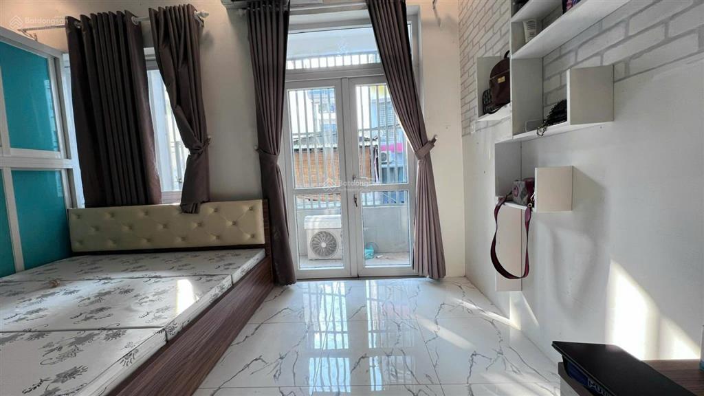 Nhà đường hoàng văn thụ, tân bình, 1 trệt 2 lầu, 4pn, 4wc
