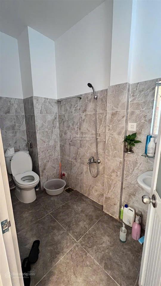 Nhà đường hoàng văn thụ, tân bình, 1 trệt 2 lầu, 4pn, 4wc