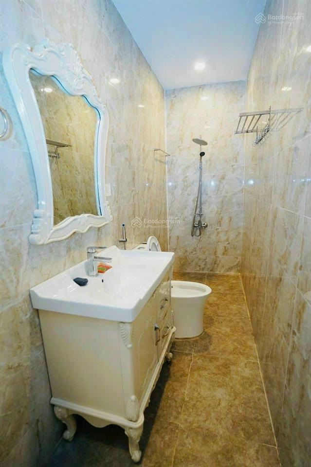 Nhà đường hoàng văn thụ, tân bình, 1 trệt 2 lầu, 4pn, 4wc