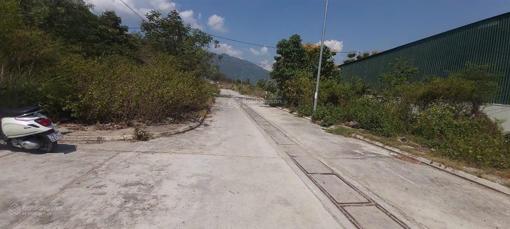 Cho thuê đất làm kho, xưởng. nằm ngay trung tâm thành phố, xe tải vào được. khô ráo,không ngập lụt.