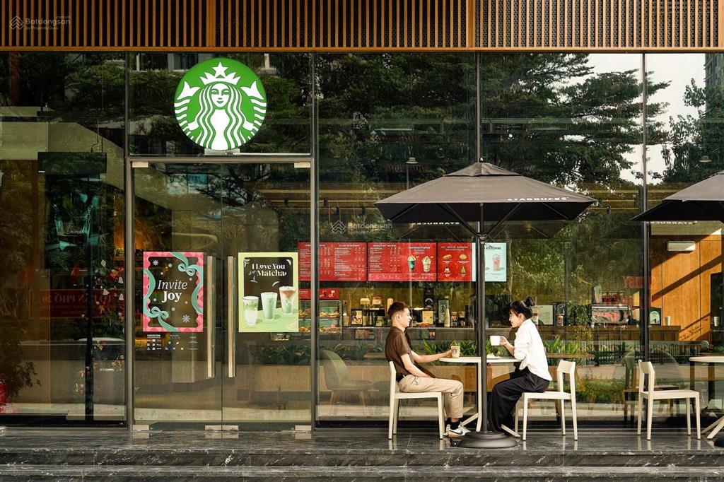 Shop chân đế căn góc hoa hậu vip nhất  sẵn khách thuê starbuck hđ 10 năm. thu nhập 1.8 tỷ/năm