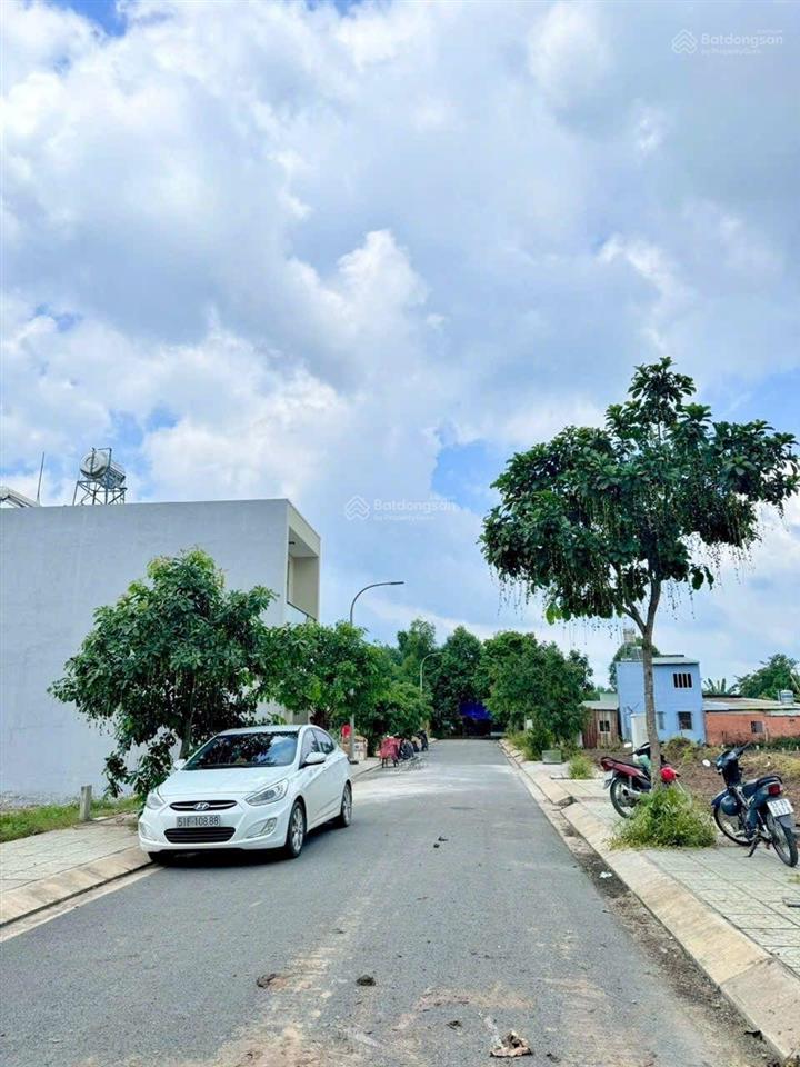 Cần bán lô đất 2 mặt tiền giá 1,5 tỷ. mặt tiền đường 20m tại phường phú hòa đông (mới) tphcm
