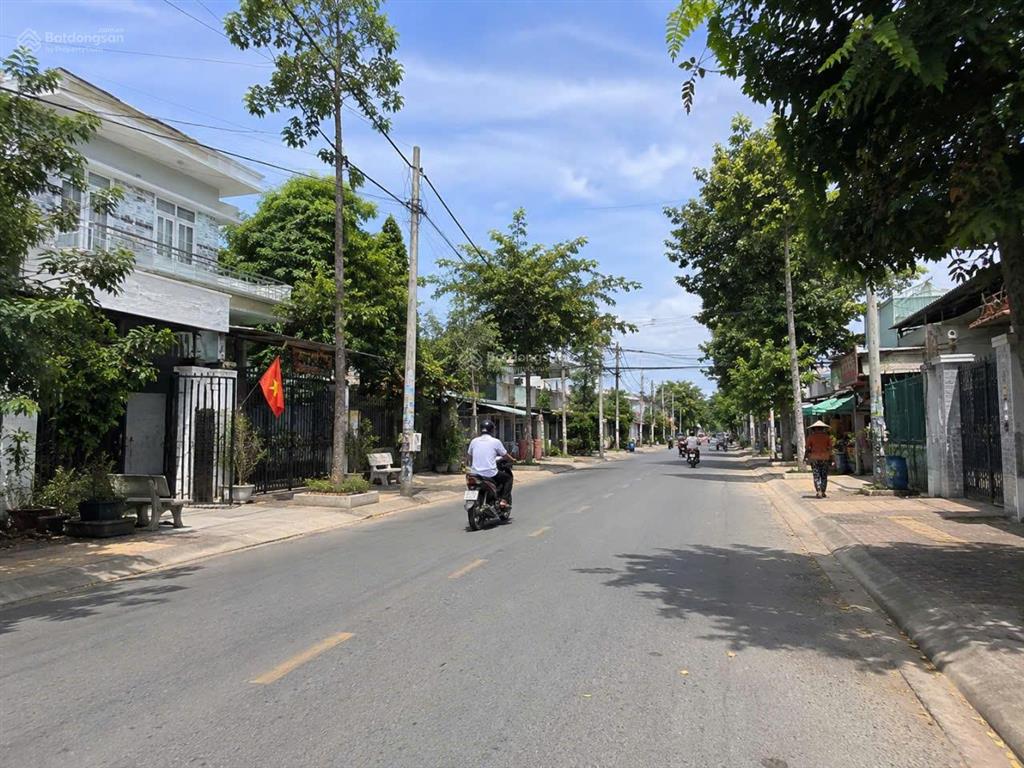 Chính chủ cần bán lô đất 6m x 26m, đường nhựa lớn xe tải chạy thông.