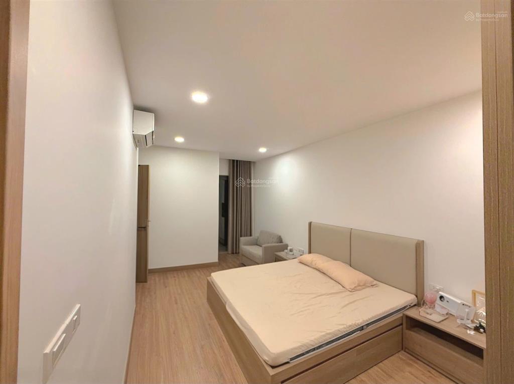 Chính chủ cần bán nhanh 6,2 tỷ căn 77m2 full nội thất tòa l2 tầng 10 le grand jardin long biên