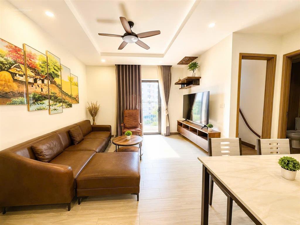 Chính chủ bán căn hộ góc 3pn 97m2 full đồ đẹp ban công đông nam giá 6,6 tỷ