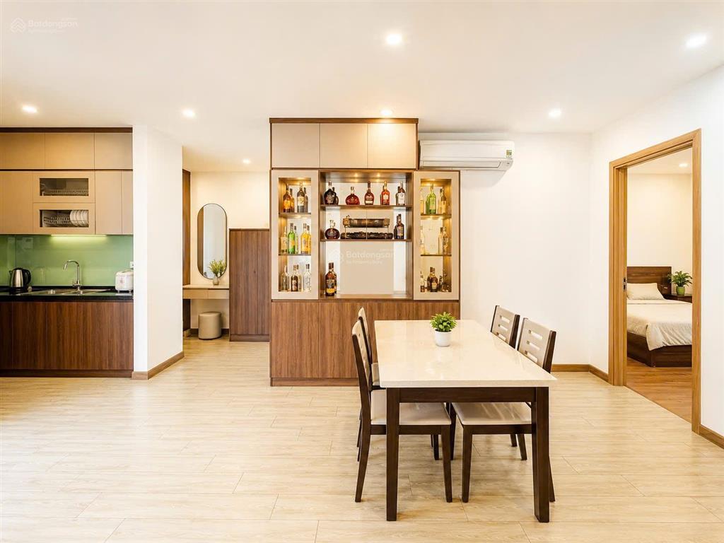 Chính chủ bán căn hộ góc 3pn 97m2 full đồ đẹp ban công đông nam giá 6,6 tỷ