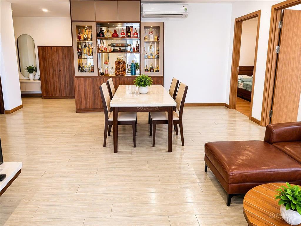 Chính chủ bán căn hộ góc 3pn 97m2 full đồ đẹp ban công đông nam giá 6,6 tỷ