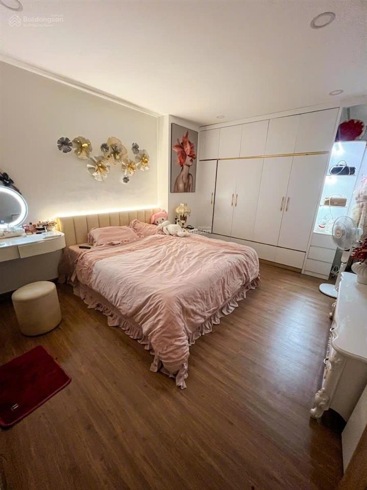 Chính chủ cần bán căn 77m2 full nội thất đẹp kể cả đồ điện tử chỉ 5,x tỷ (nhà làm tâm huyết)