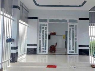 Nhà 160m2 mặt tiền đường nhựa ngang 6m rộng rãi gần bệnh viện xuyên á, sổ riêng