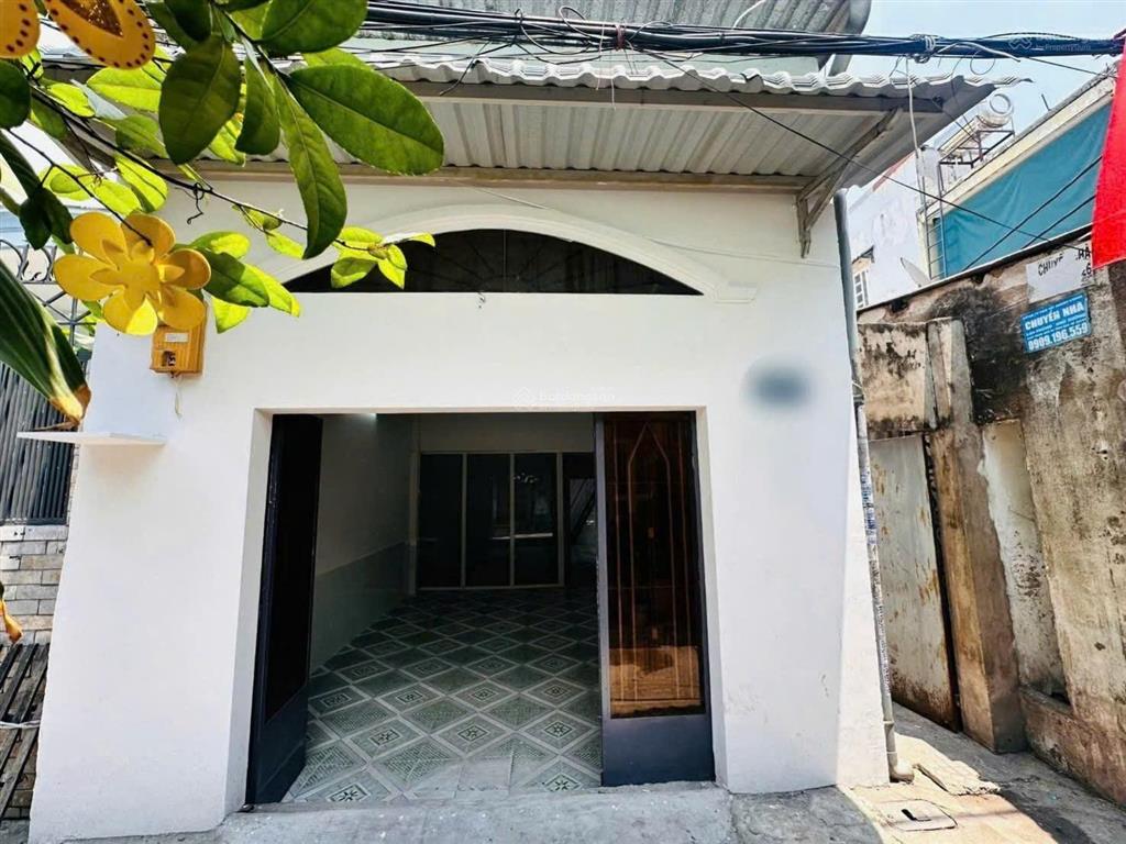 Chủ ngộp nên bán nhà 700 triệu (dt 147m2, ngang 6m) gần chợ phước thạnh, ngay tl7