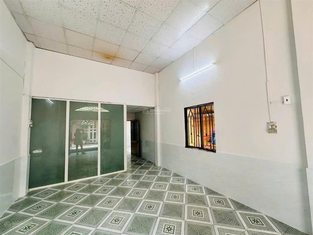 Chủ ngộp nên bán nhà 700 triệu (dt 147m2, ngang 6m) gần chợ phước thạnh, ngay tl7