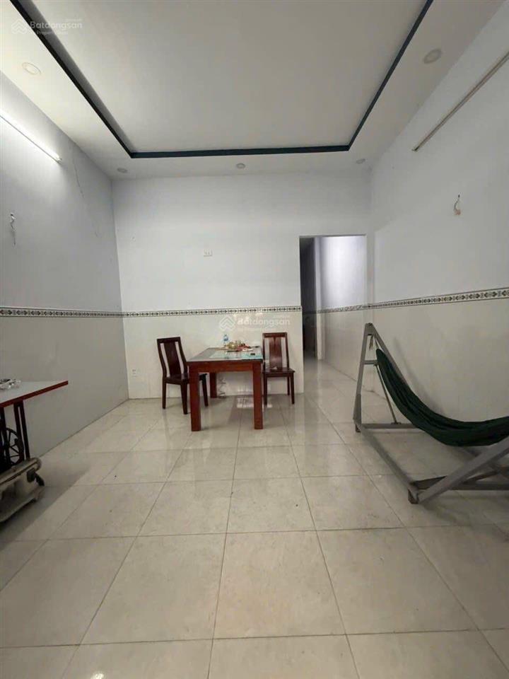 Nhà giá 960 triệu  110m2(5x20) gần chợ tân hiệp (sang tên công chứng nhanh)