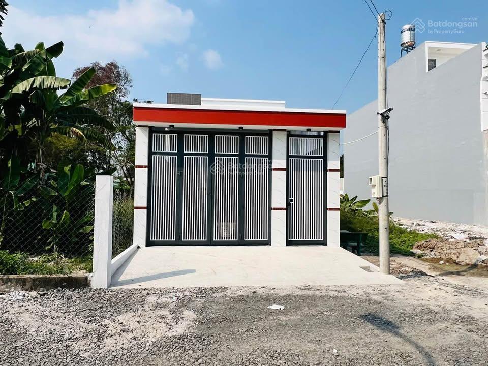 Nhà giá 960 triệu  110m2(5x20) gần chợ tân hiệp (sang tên công chứng nhanh)