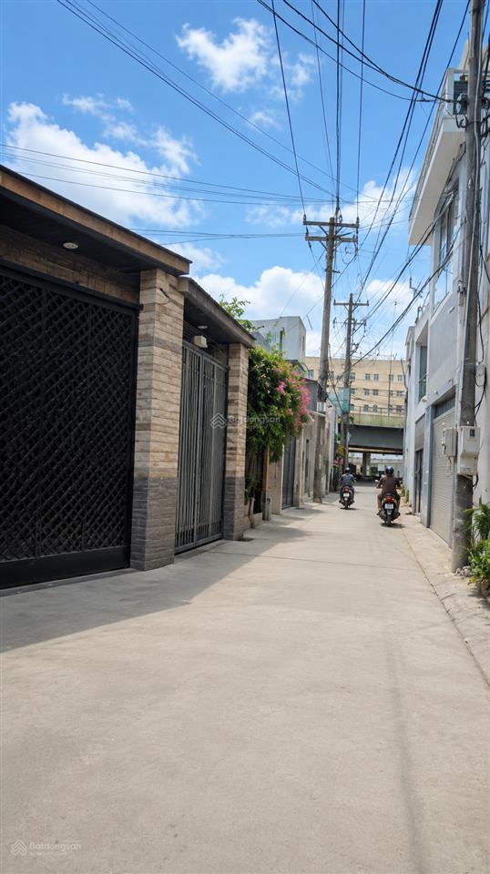 Nhà cấp 4 ngã tư vũng tàu, 80m2 thổ cư, hẻm ô tô, giá 2,5 tỷ